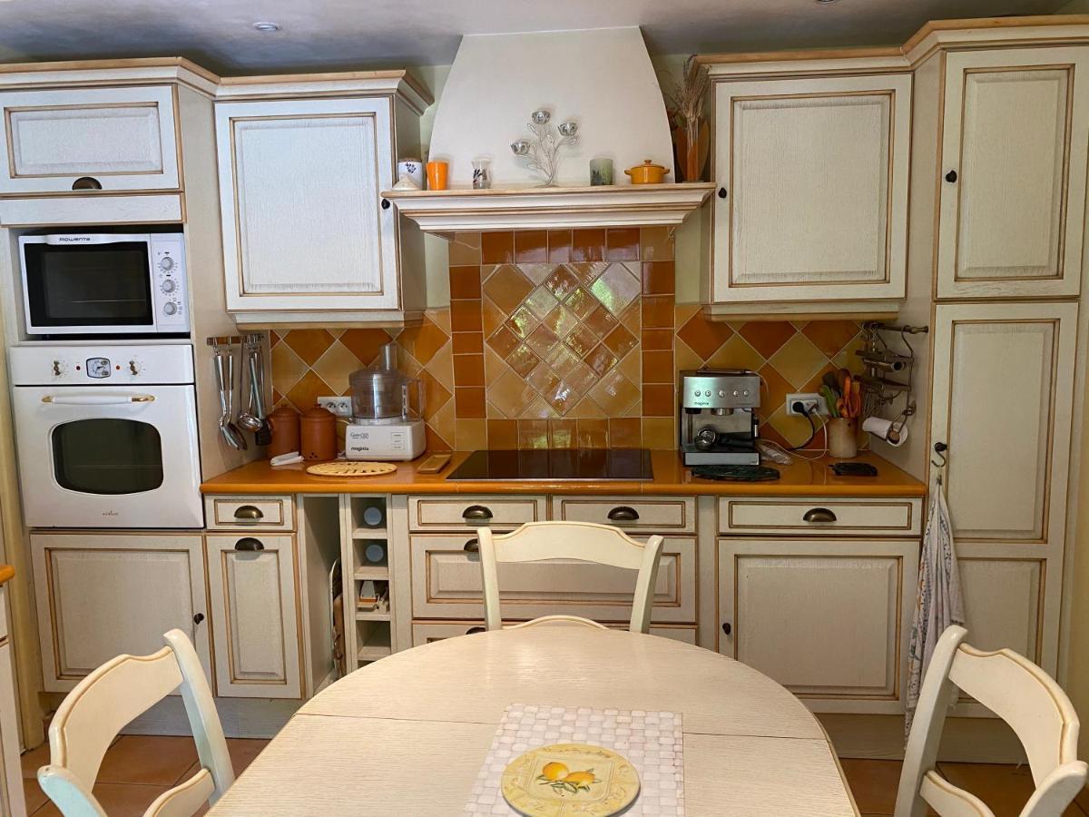 Maison Provencale En Campagne A Eguilles Bagian luar foto